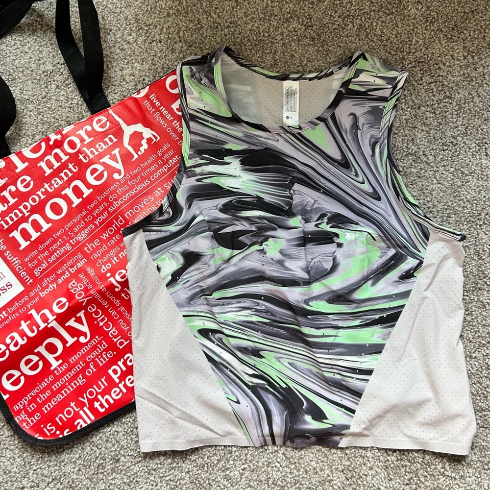 Lululemon size 6 cropped ventilated tank